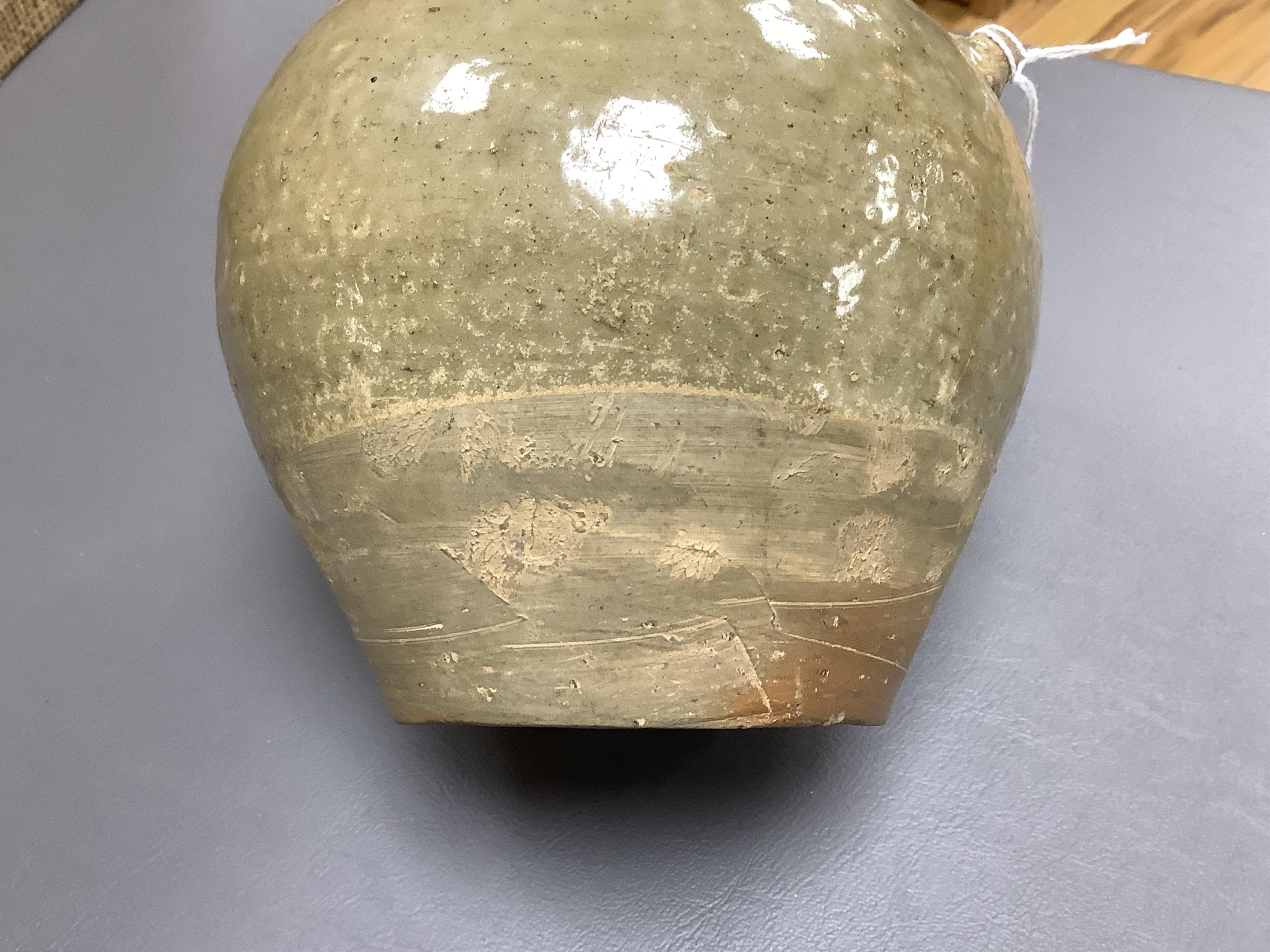 A Chinese olive green glazed jar, Tang Dynasty, 13cm